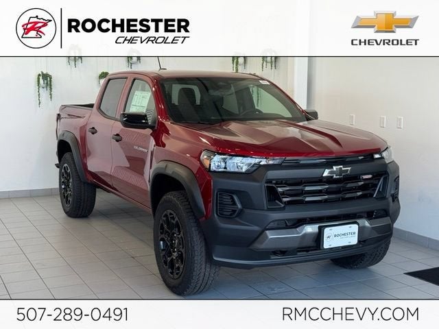 2026 Chevrolet Colorado Trail Boss in Radiant Red Tintcoat — front three-quarter view