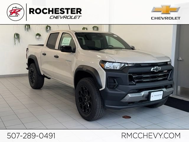 2026 Chevrolet Colorado Trail Boss in White Sands — front three-quarter view
