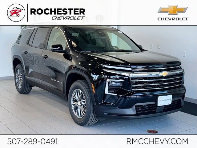 2026 Chevrolet Traverse LT in Mosaic Black Metallic — front three-quarter view