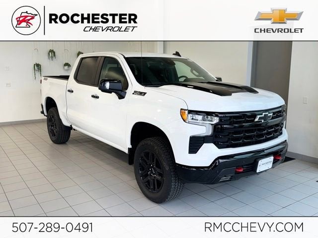 2026 Chevrolet Silverado 1500 LT Trail Boss in Summit White — front three-quarter view