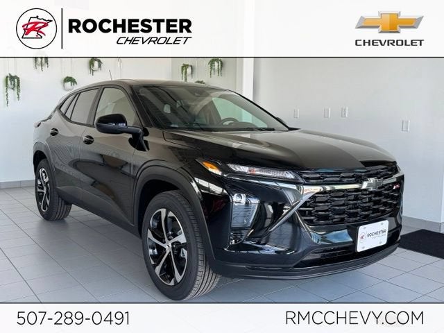 2026 Chevrolet Trax 1RS in Mosaic Black Metallic — front three-quarter view