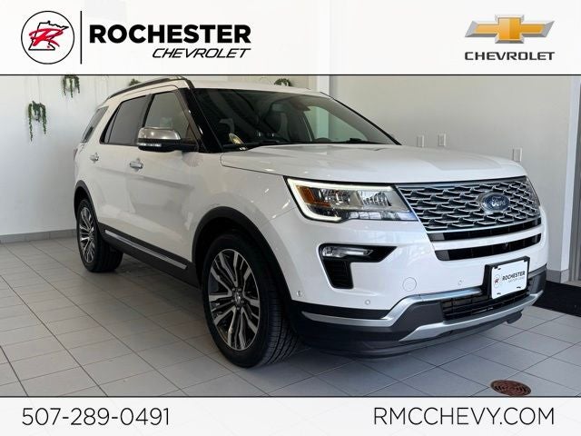 2018 Ford Explorer Platinum in White Platinum Clearcoat Metallic — front three-quarter view