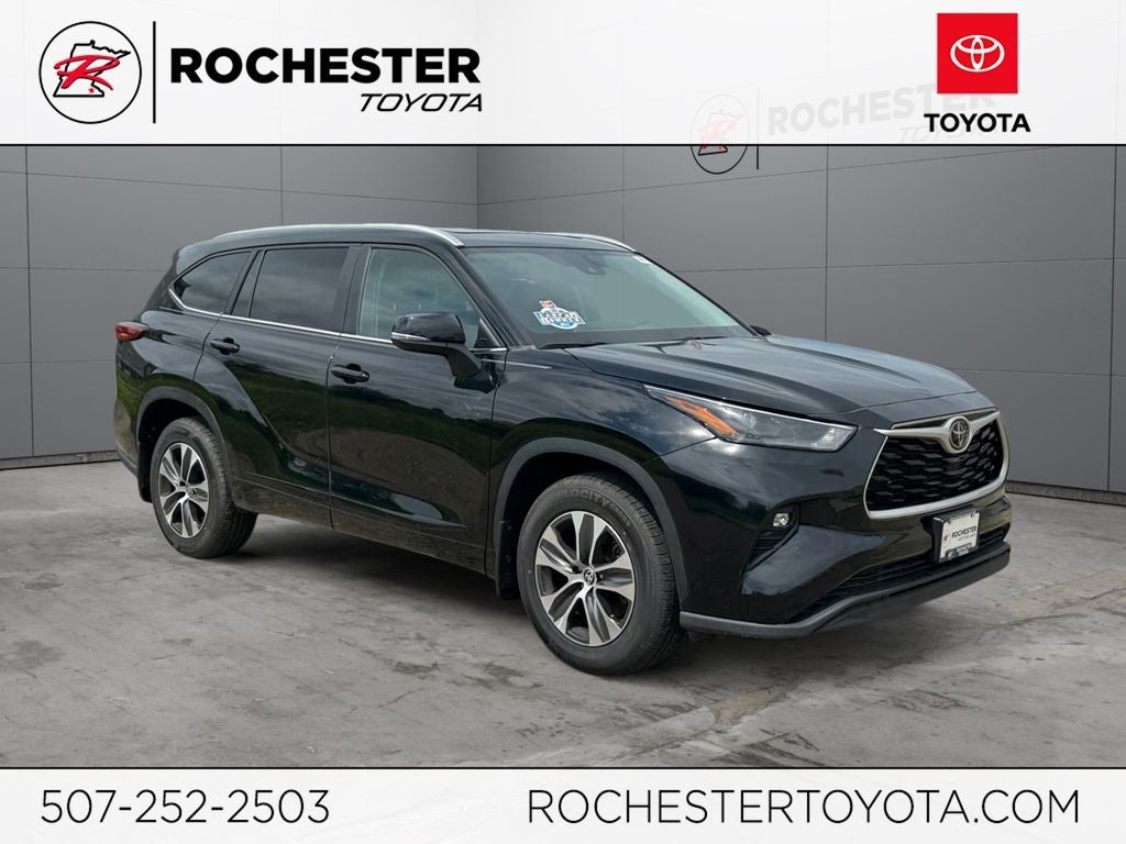 2023 Toyota Highlander XLE AWD in Midnight Black Metallic — front three-quarter view